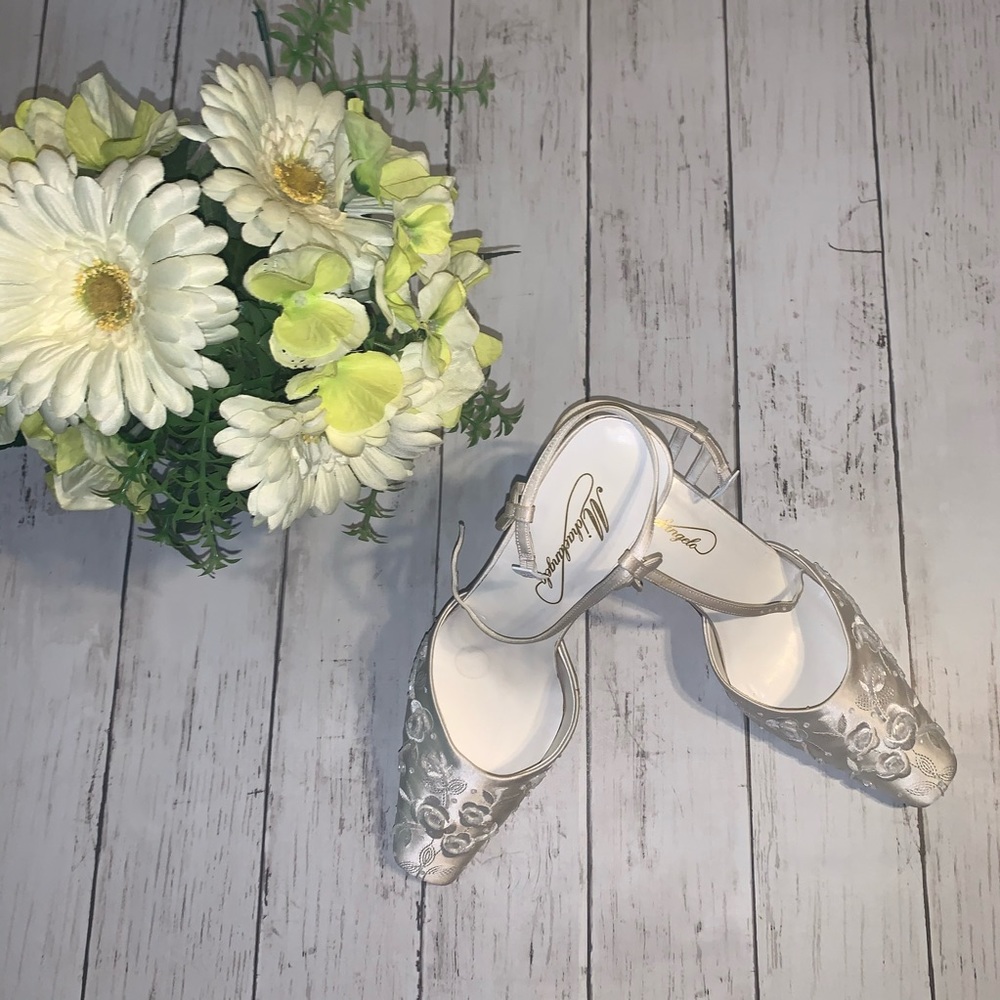 Shoes - Picture 3 of 7